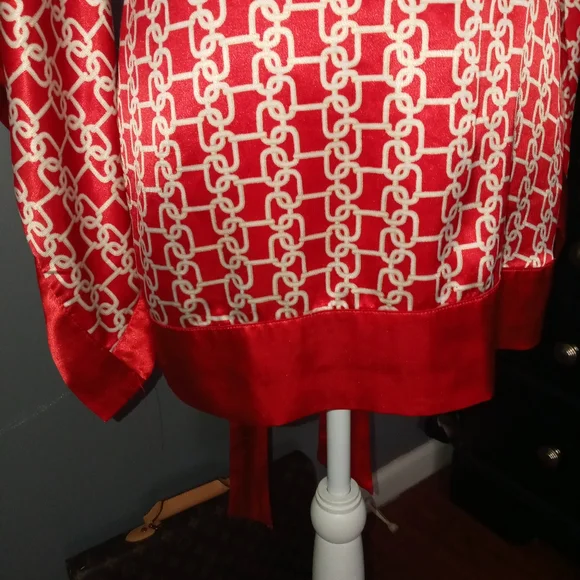 Woman's Top - Picture 4 of 6